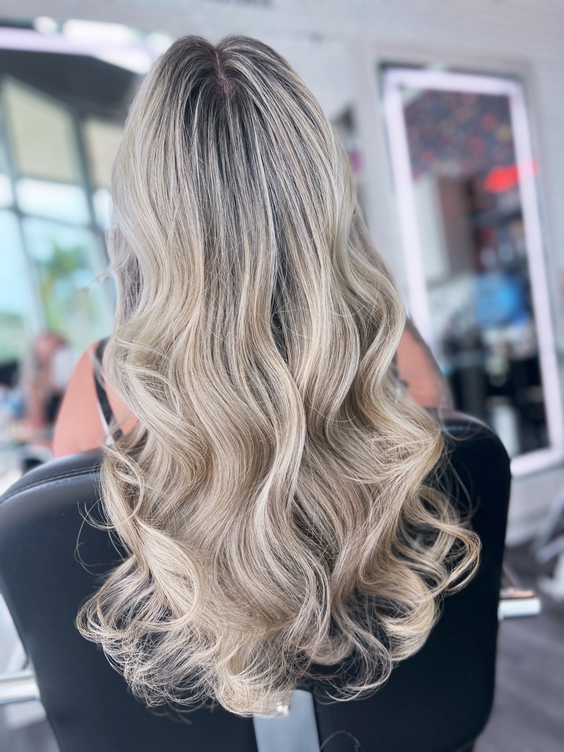 Long dimensional blonde waves